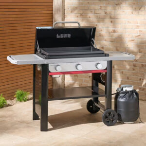Premium Weber® Slate® GP 71cm griddle with porcelain-enamel cooktop, 3 burners, even heat, 260°C performance & versatile outdoor cooking.